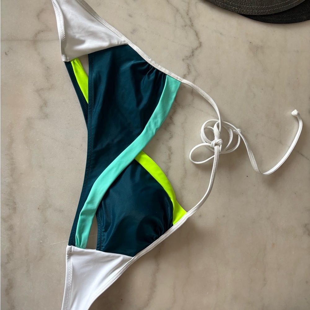 Stylish Multicolor Bikini Top - Picture 2 of 3